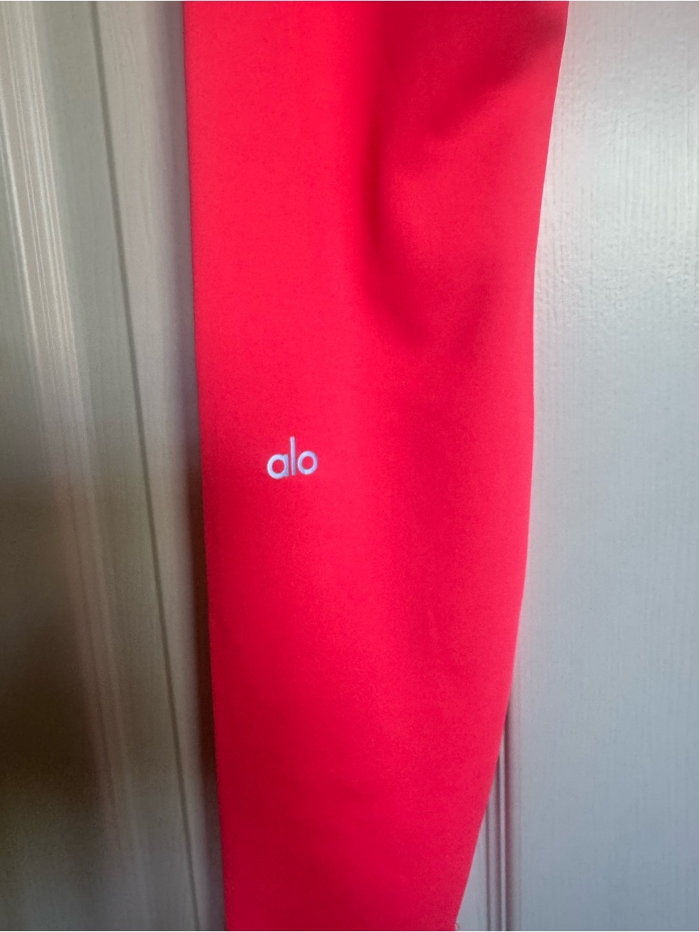 ALO Yoga Neon Pink Leggings - Picture 5 of 8